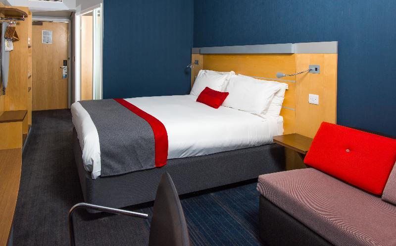 Hotel Express Centre By Ihg 3*